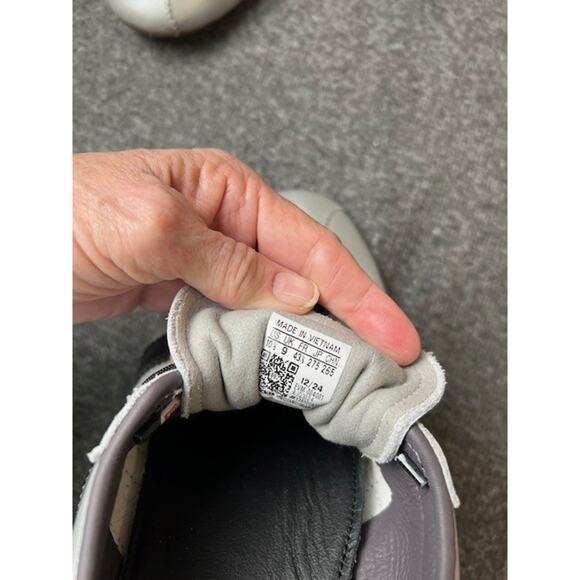 Adidas Originals Tokyo Women's Shoes in Silver Metallic/Core Black/Gum Size 10.5 - Picture 7 of 8